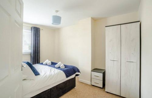 Pontlliw and Tircoed Apartment | Contractor Base - Smart TVs - Free Parking