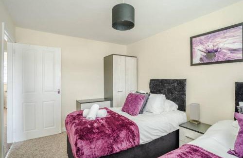 Pontlliw and Tircoed Apartment | Contractor Base - Smart TVs - Free Parking