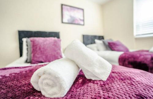 Pontlliw and Tircoed Apartment | Contractor Base - Smart TVs - Free Parking