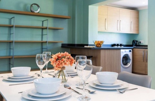 Stevenage House | *Contractor* Modern House Stevenage FREE Parking