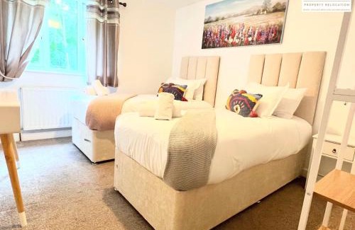 Stevenage Apartment | Contractors 2 Bed Apartment in Stevenage near Asda By White Orchid Property Relocation Leisure & Business