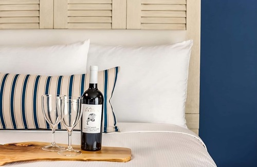 San Diego Hotel | Convenient Accommodation Short Drive to San Diego Airport and Sunset Cliffs!