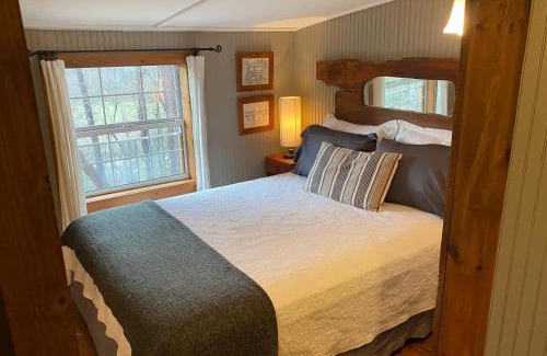 Dahlonega House | Convenient Cottage-Hot Tub, 4 Minutes to Dahlonega