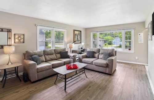 Gary House | Convenient Gary Vacation Rental, 10 Mi to Beach!