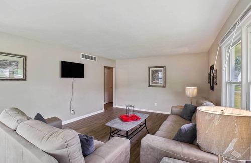 Gary House | Convenient Gary Vacation Rental, 10 Mi to Beach!