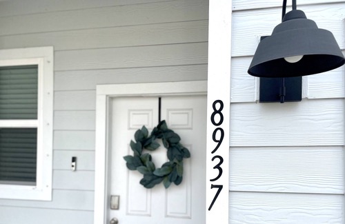 Pine Forest House | Convenient Location | Spacious 3-Bedroom | Pool Access & Modern Amenities!