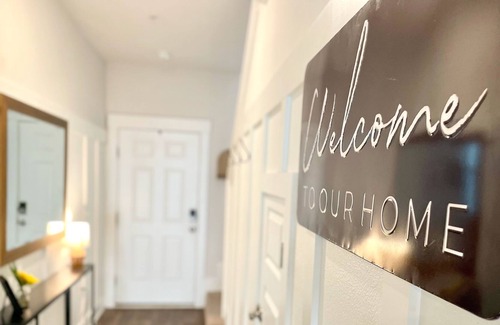 Pine Forest House | Convenient Location | Spacious 3-Bedroom | Pool Access & Modern Amenities!