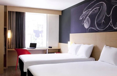 Colonia Centro Hotel | Convenient Stay with Free Parking & Close to Diego Rivera Mural Museum!