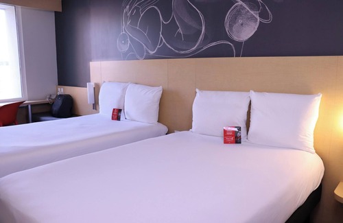 Colonia Centro Hotel | Convenient Stay with Free Parking & Close to Diego Rivera Mural Museum!