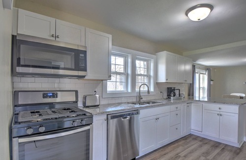 Gary House | Conveniently Located Hidden Gem in Griffith/Gary Renovated 3 bed 1 bath Sleeps 8