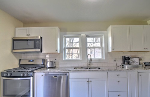 Gary House | Conveniently Located Hidden Gem in Griffith/Gary Renovated 3 bed 1 bath Sleeps 8
