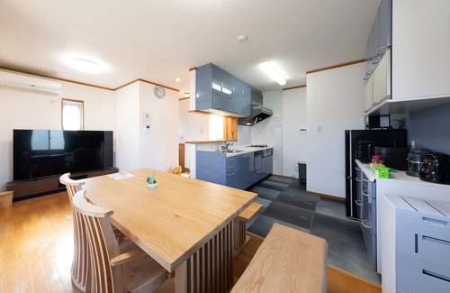 Ena Apartment | Conveniently located in front of JR Ena Station! Tourism, business, and long-term stays are also available.