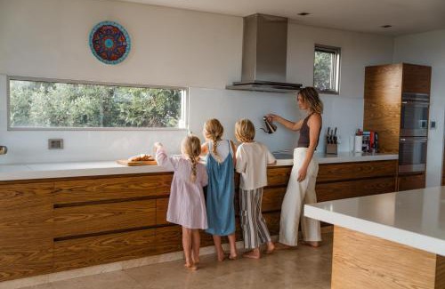 Gracetown House | Cooinda - sweeping ocean views, short walk to beach