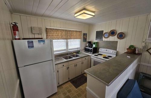 Windy Hill House | Cool Air Cottage Downstairs OF Duplex