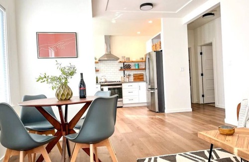 San Anselmo Apartment | Cool and Classy Steps to Downtown