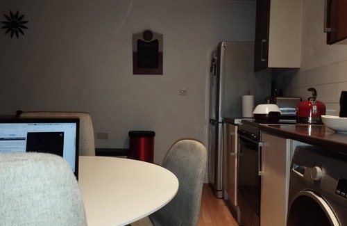 Burnt Oak House | Cool in Daylight