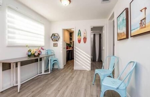 Flagami Apartment | Cool Mini-Studio. 3mi to Airport. 11mi to Beach