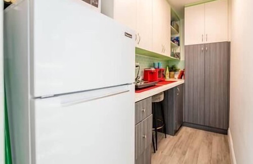 Flagami Apartment | Cool Mini-Studio. 3mi to Airport. 11mi to Beach