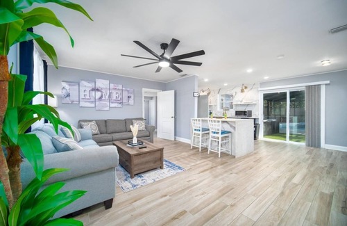San Jose House | ~Cool Pool Cabana Sleeps 12 Heated Pool~