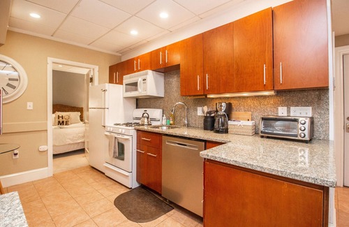 Coolidge Corner South Side Apartment | Coolidge Cor 1B Near Coolidge Corner & MBTA Acces
