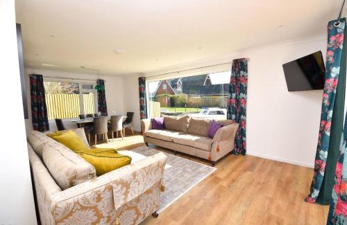 Hoveton House | Coots - beautiful property in the heart of Wroxham sits on the waterside
