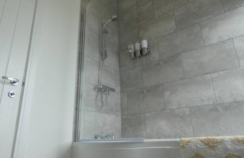 Shepley House | Copley Loft 3 Bedroom House with Patio