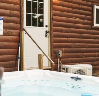 Logan House | Copperhead Cabin- Hocking Hills Hot Tub Games