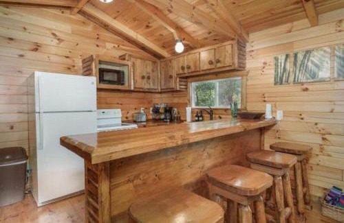 Logan House | Copperhead Cabin- Hocking Hills Hot Tub Games