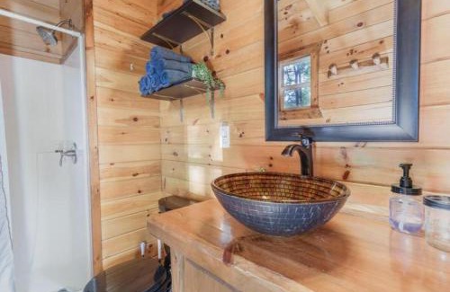 Logan House | Copperhead Cabin- Hocking Hills Hot Tub Games