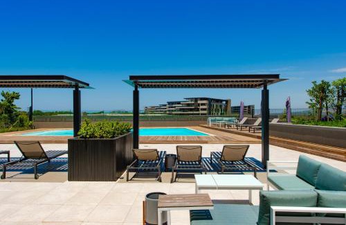 Hillhead Apartment | Coral Point Studio 107