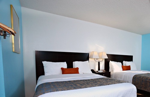 Newton Hotel | Coratel Inn & Suites By Jasper Newton - 2 Queen Bed NS