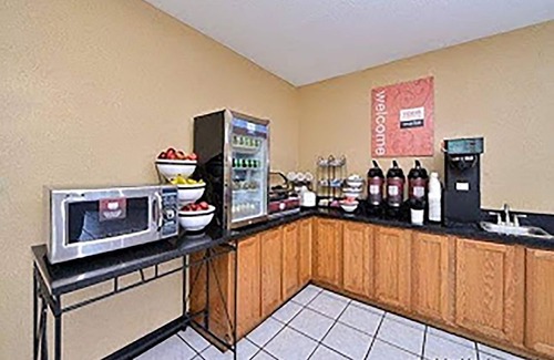 Park City Hotel | Coratel Inn & Suites by Jasper Park City - Wichita North