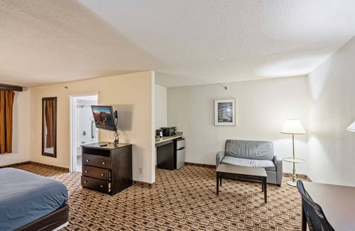 Wichita Hotel | Coratel Plus Deluxe Suite 2 Queen Bed with sofa Non-Smoking Oversized