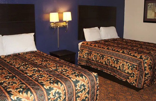 Waite Park House | Coratel Waite Park - Comfort 2 Queen Bed NS