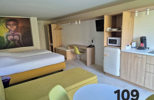 Geel Hotel | Corbie Geel