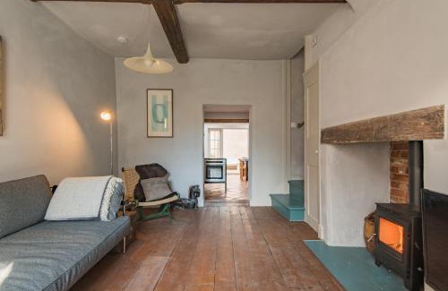 Deal House | Cordyline Cottage - charming cottage, seconds from the beach