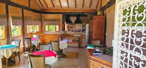 Santo Antonio do Pinhal Hotel | Cores e Flores da Serra Pousada by Concavus