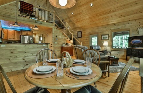 Talking Rock Cabin | Corkscrew Creek | Ellijay, GA