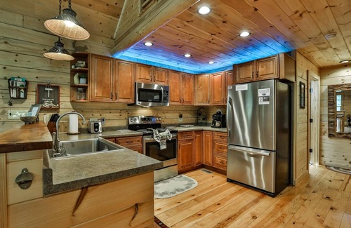 Talking Rock Cabin | Corkscrew Creek | Ellijay, GA