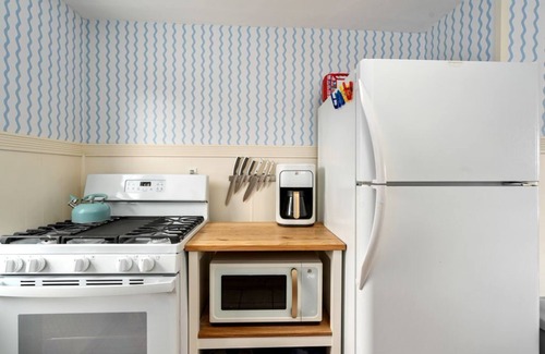 Perrysville Cottage | Corky's - Sleeps 8/Hot tub/Golf views in the heart of Mohican State Park!