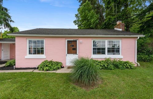 Perrysville Cottage | Corky's - Sleeps 8/Hot tub/Golf views in the heart of Mohican State Park!