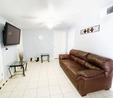 El Paso Apartment | Corner Gem Near Yarbrough Zaragoza I10 unit 1