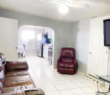 El Paso Apartment | Corner Gem Near Yarbrough Zaragoza I10 unit 1