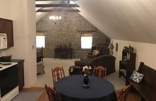 Maeystown Bed & Breakfast | Corner George Inn Bed & Breakfast