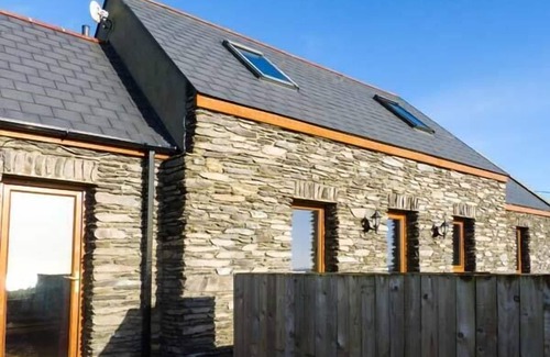 Derreennatra Cottage | CORR AN DROMA, pet friendly, with open fire in Schull, County Cork