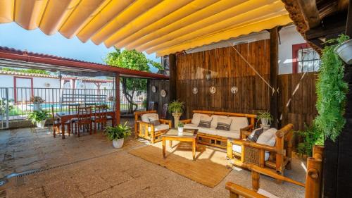 Penaflor Villa | Cortijo Los Mellizos Penaflor by Ruralidays