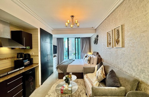 Jumeirah Lake Towers Apartment | Cosmos Living Majestic Studio GCV2