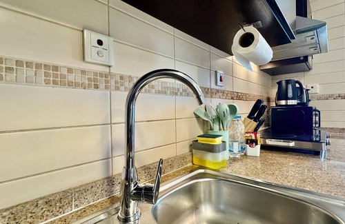 Jumeirah Lake Towers Apartment | Cosmos Living Majestic Studio GCV2