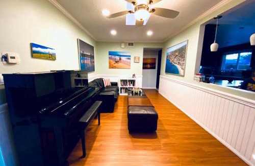 Costa Mesa House | Costa Mesa Homestay - Private Rooms with 2 Shared Baths and Hosts Onsite