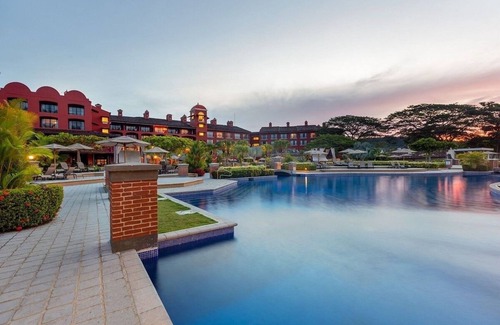 Herradura Resort | Costa Rica beach resort by Marriott, right next to Marina